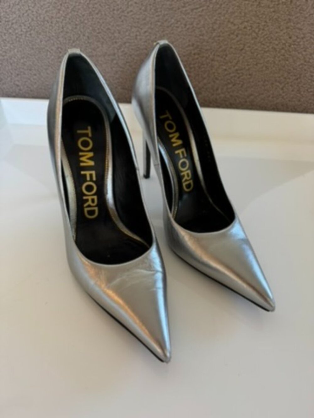 TOM FORD Classic T-Screw Pointed Patent Leather Pumps - Silver/40